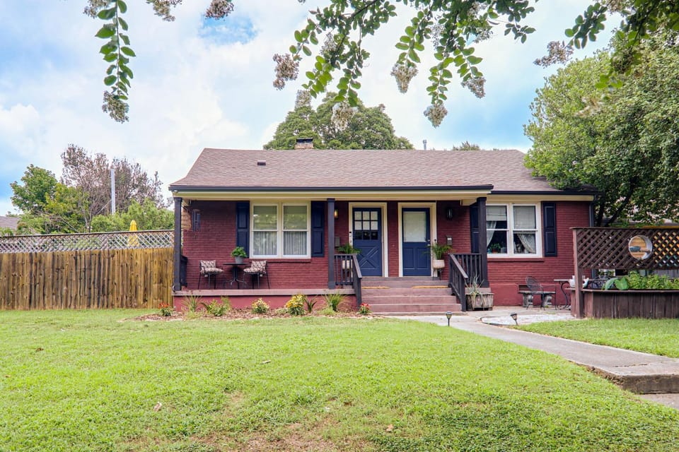 Eclectic Duplex in the Heart of High Point Terrace House in Memphis