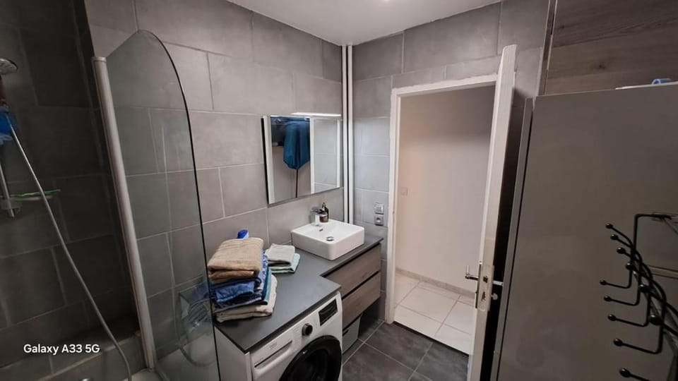 Charmant T3 avec Grand Balcon & Parking Privé Apartment in Auvergne-Rhône-Alpes