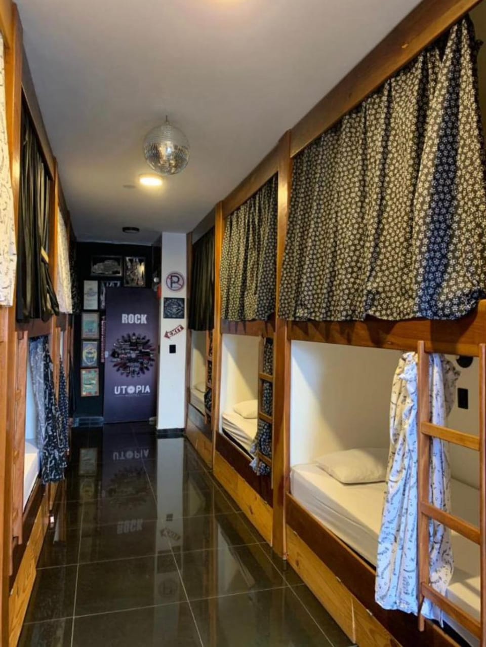 Bed, Photo of the whole room, Bedroom, bunk bed