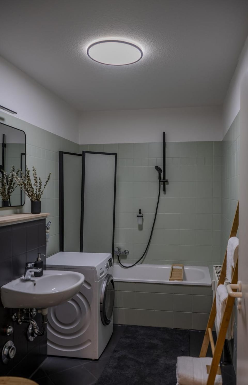 MDHomes Nähe HBF bis 5 Personen Tiefgarage und Balkon N Apartment in Magdeburg