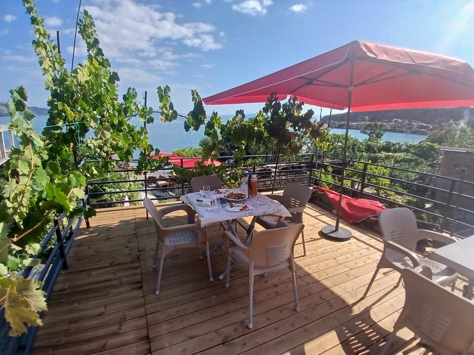 Property building, Day, View (from property/room), Balcony/Terrace, Dining area, Garden view