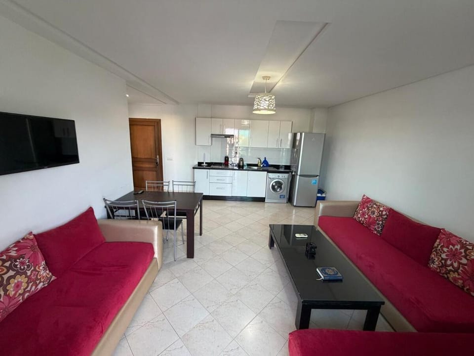 TV and multimedia, Kitchen or kitchenette, Living room, Seating area, Dining area, oven
