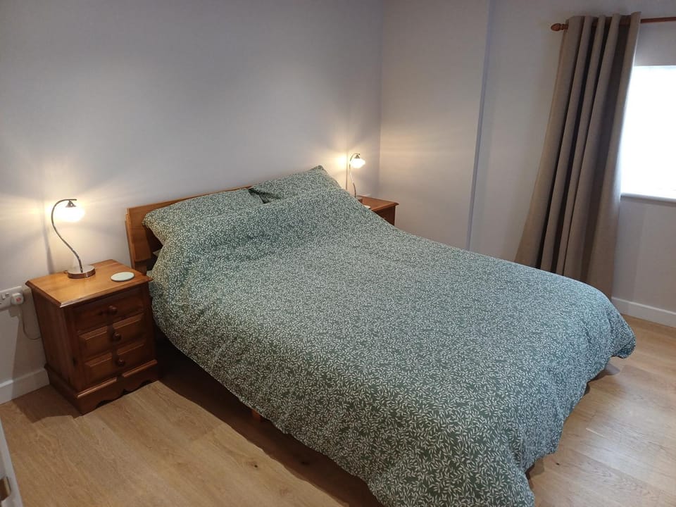 Detached Cottage in heart of Castle Donington with private parking Apartment in South Derbyshire District