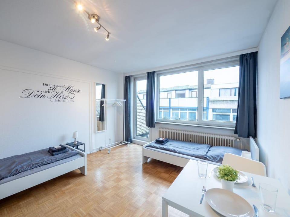 Monteurwohnung-fuer-6-Personen-mit-WLAN-Kueche-TV-Ahrensburg-Naehe-Hamburg-AGGE3501 Apartment in Schleswig-Holstein