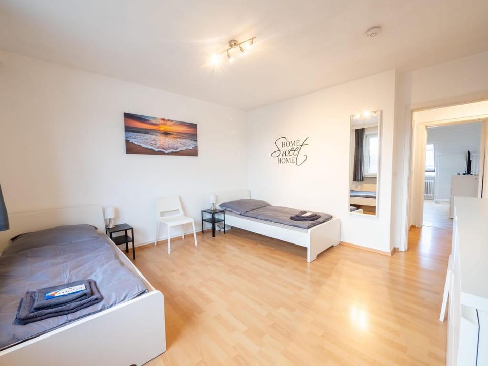 Monteurwohnung-fuer-6-Personen-mit-WLAN-Kueche-TV-Ahrensburg-Naehe-Hamburg-AGGE3501 Apartment in Schleswig-Holstein
