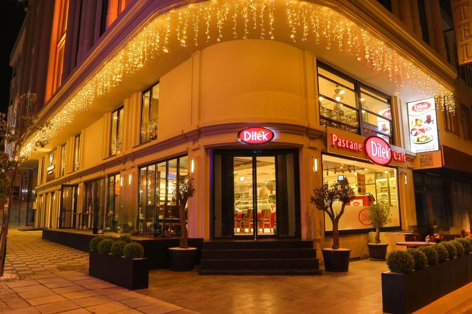 Property building, Restaurant/places to eat, Breakfast