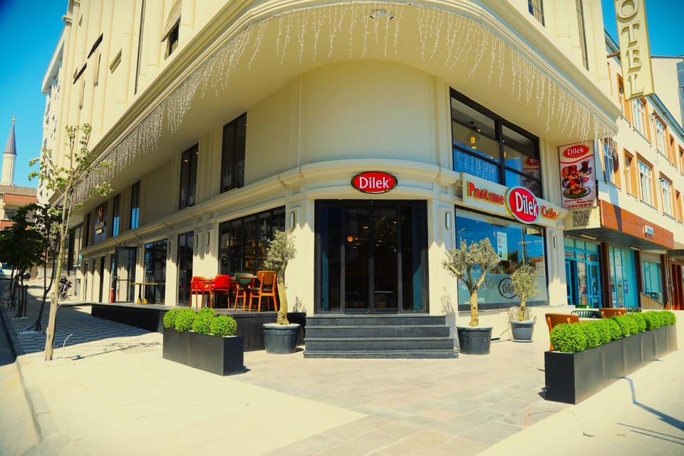 Property building, Restaurant/places to eat, Banquet/Function facilities, Continental breakfast