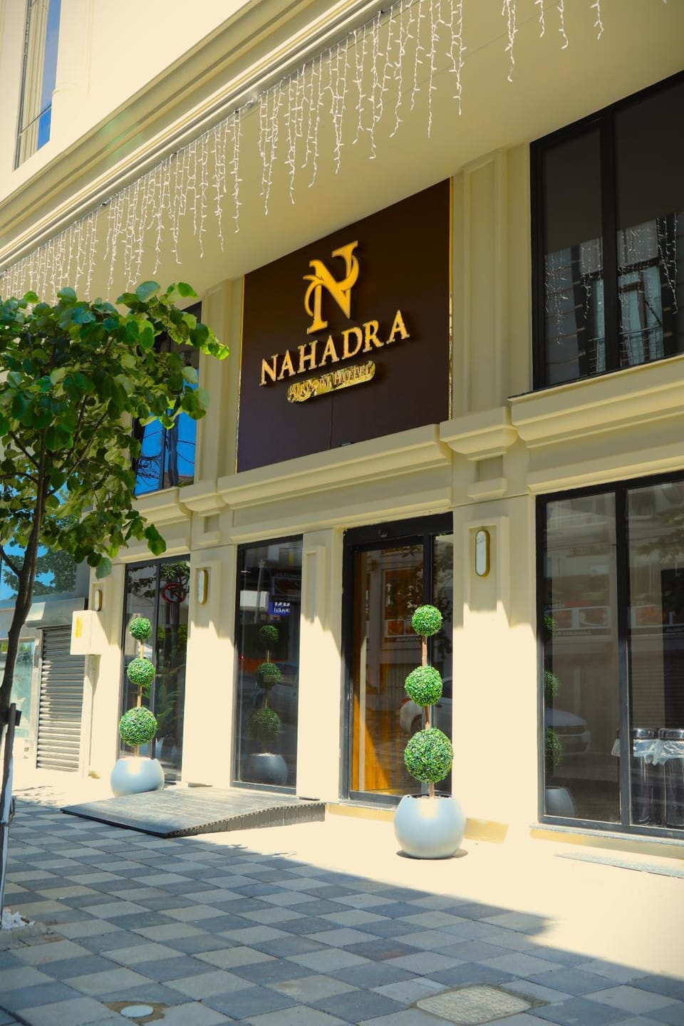 Property building, Facade/entrance, Day, Property logo or sign, Logo/Certificate/Sign, Text overlay, Street view
