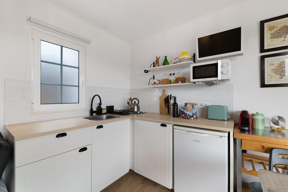 Kitchen or kitchenette, Living room