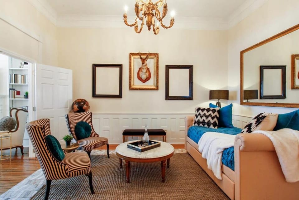 5BR Savannah Home Private Courtyard & Balcony House in Savannah