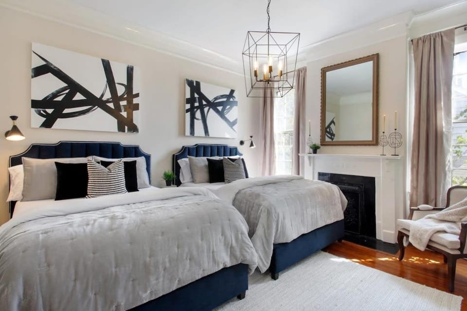 5BR Savannah Home Private Courtyard & Balcony House in Savannah