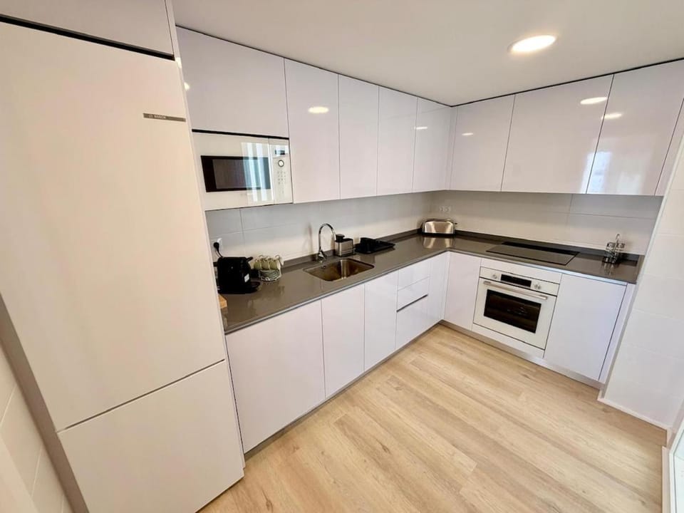 MTR - 603 Marbella Temporary Rent 3 Bed Gym & Pool Area Apartment in Marbella