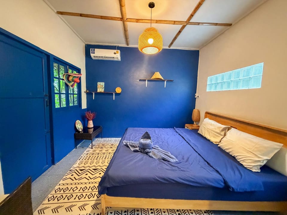 Bed, Photo of the whole room, Bedroom, towels, air conditioner