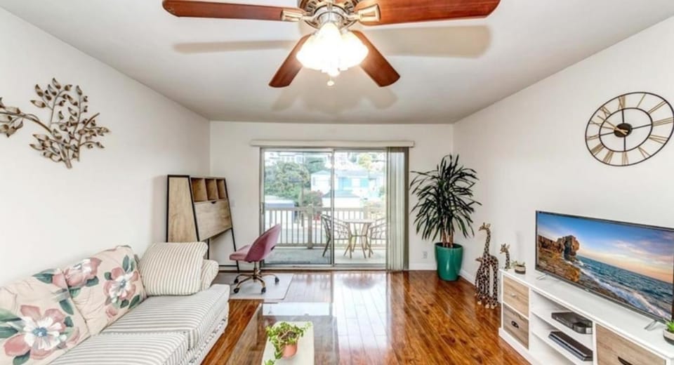 Coastal One Bedroom Retreat Near Hermosa Beach Apartment in Hermosa Beach
