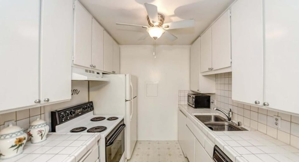 Coastal One Bedroom Retreat Near Hermosa Beach Apartment in Hermosa Beach