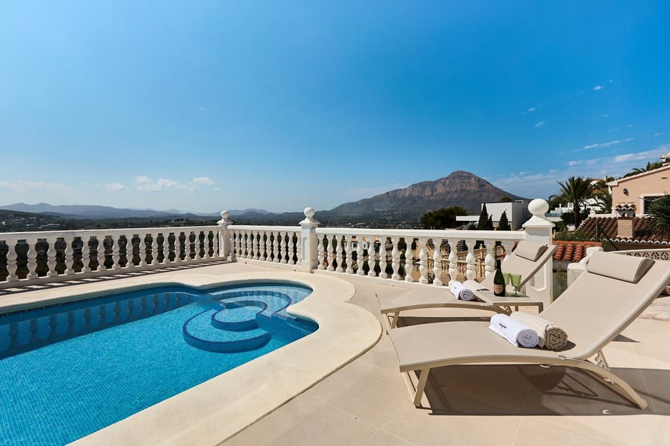 View (from property/room), Mountain view, Pool view, Swimming pool, sunbed