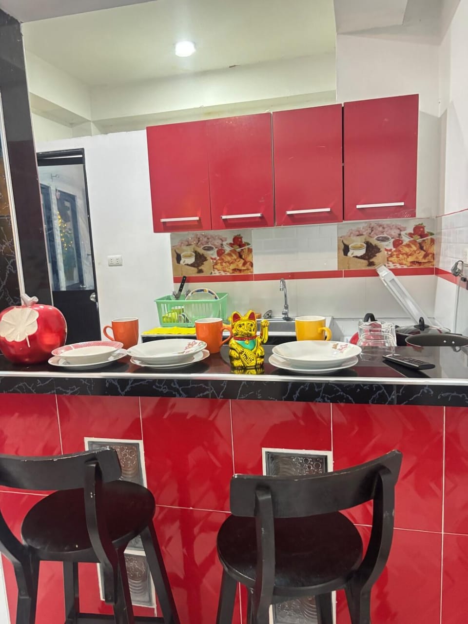 Kitchen or kitchenette, Dining area