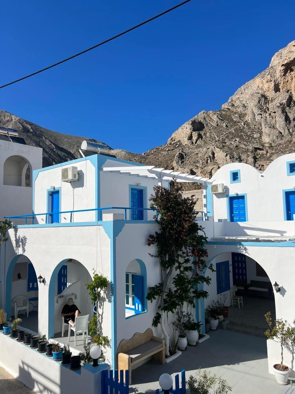 Anna Maria Rooms Santorini Hotel in Perissa