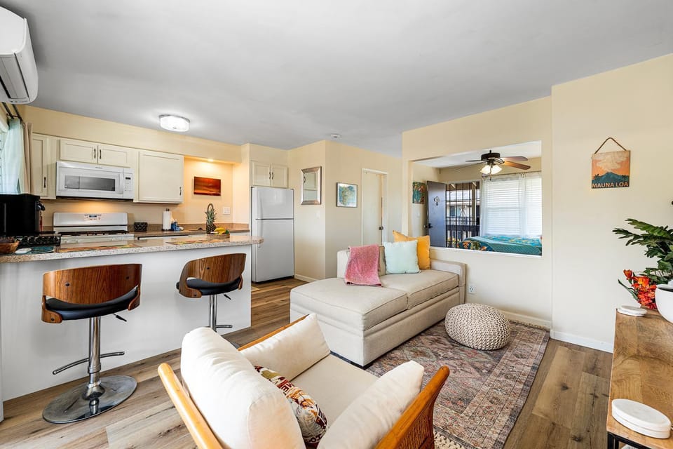 Kitchen or kitchenette, Living room