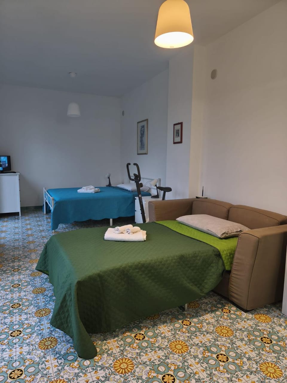 Bed, Living room, Bedroom