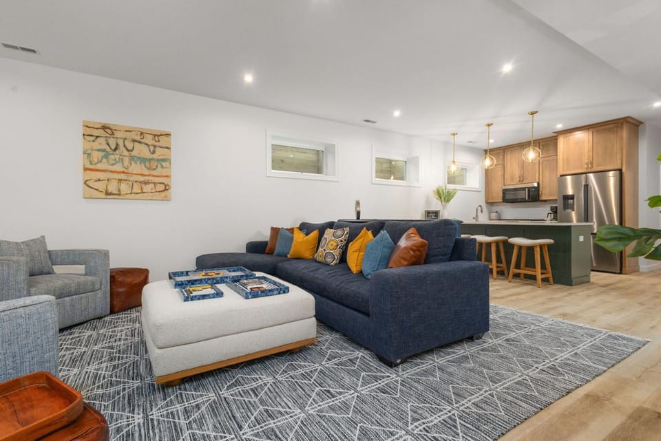 Steps to ND Stadium Luxury 1BR1BA Sleeps 2 Country House in South Bend