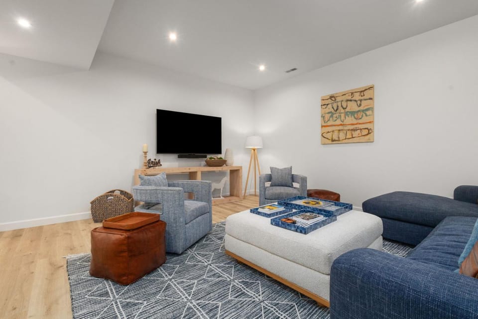 Steps to ND Stadium Luxury 1BR1BA Sleeps 2 Country House in South Bend