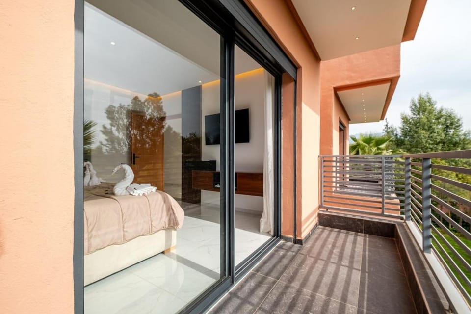 4 Suites - Jardin aménagé de 3000 mètres carrés - Pool - Atlas View - No Overlook Villa in Marrakesh-Safi