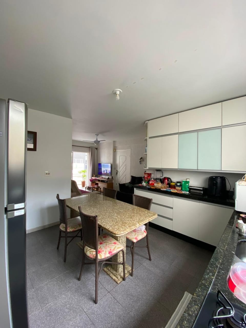 Kitchen or kitchenette, Dining area, pet friendly