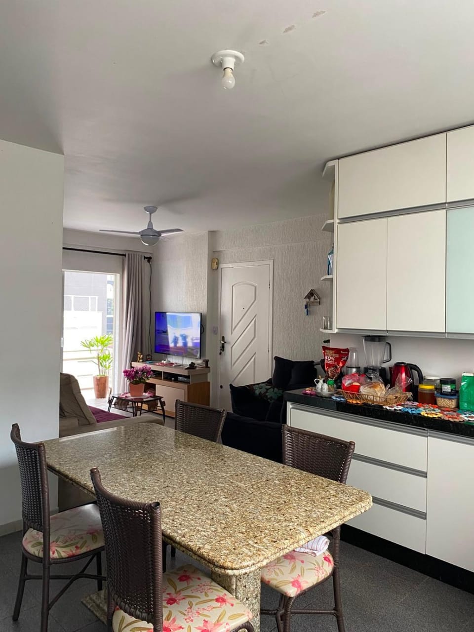 Kitchen or kitchenette, Dining area, pet friendly