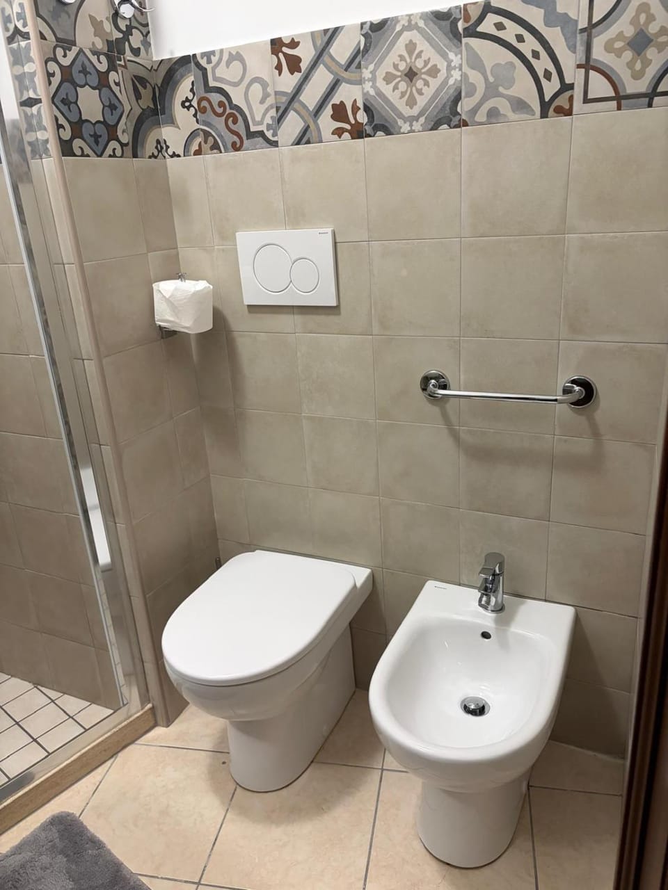 Toilet, bidet