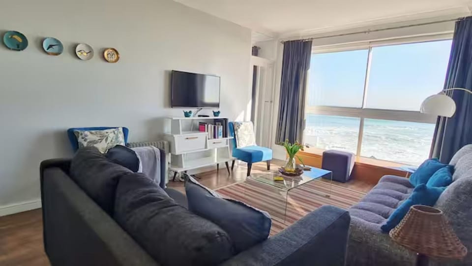TV and multimedia, Living room, Evening entertainment
