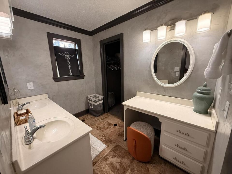 Bathroom, towels