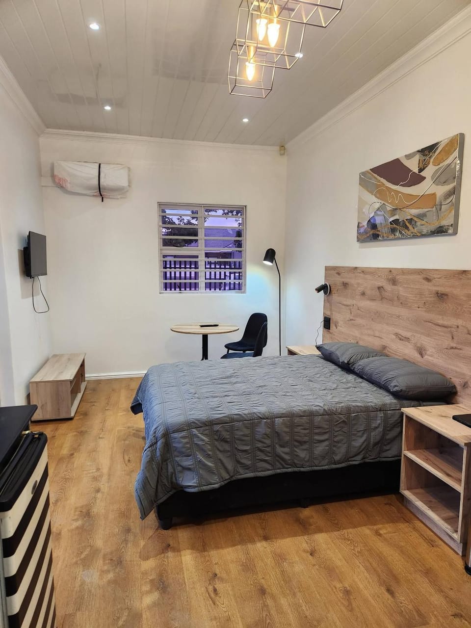 Bed, Decorative detail, Bedroom
