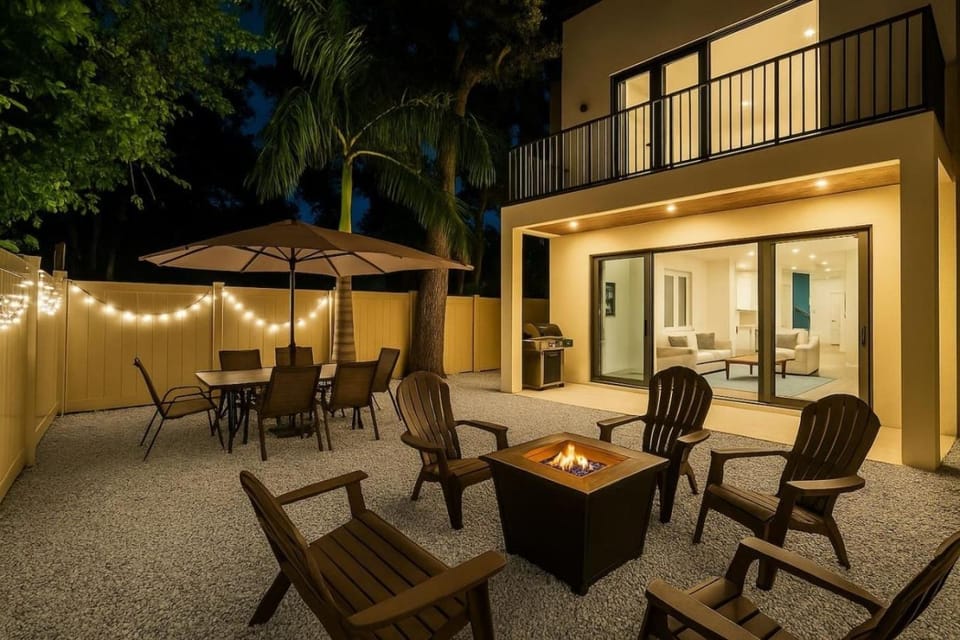 Sleeps 40 Triple Villa Combo House in Sarasota