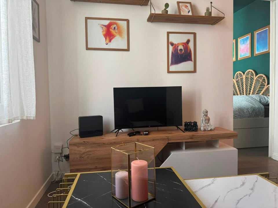 Communal lounge/ TV room, TV and multimedia, Living room, Decorative detail