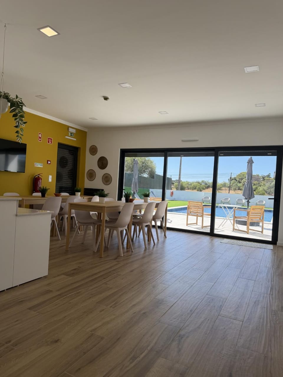 Kitchen or kitchenette, Dining area, Pool view