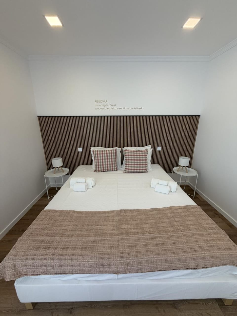 Bed, Photo of the whole room, Bedroom, towels, air conditioner