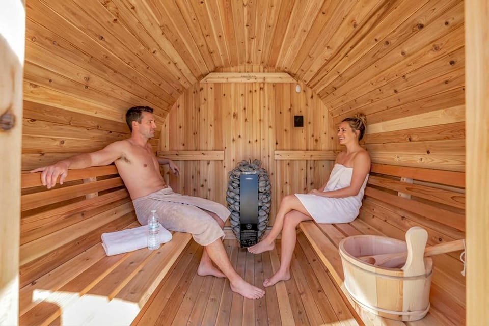 Modern Retreat wit Pickleball Sauna Hot Tub House in Ohio City