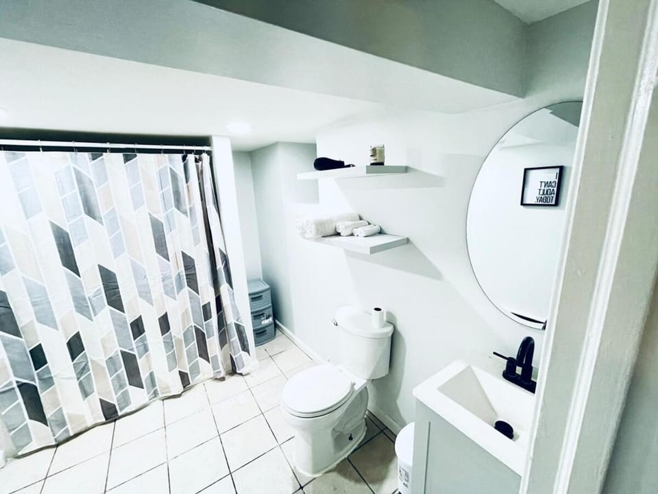 Serene Apartment by CityLux - 10 mins from Airport Apartment in Chester