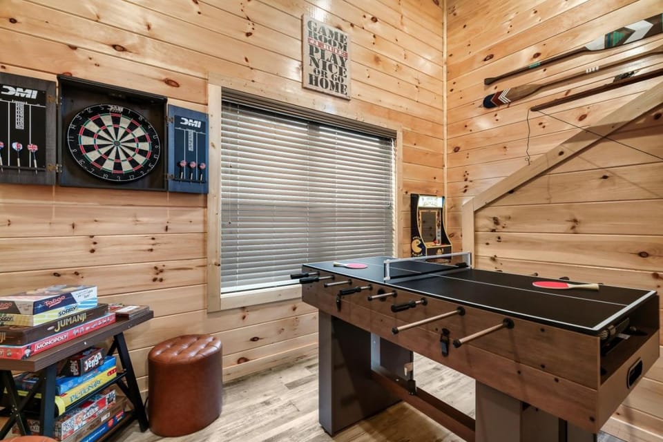Dollywood Retreat Cozy Home with Plenty of Games House in Pigeon Forge