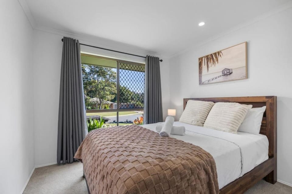 Great Value Group Stay Comfortable and Convenient House in Capalaba
