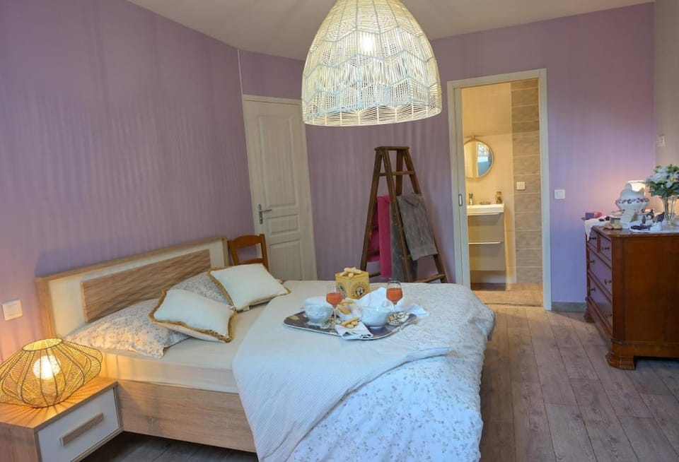 Bed, Photo of the whole room