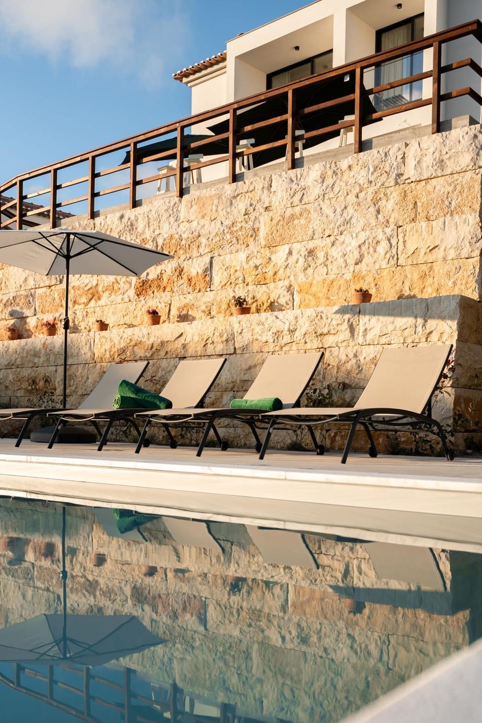 Day, Swimming pool, sunbed