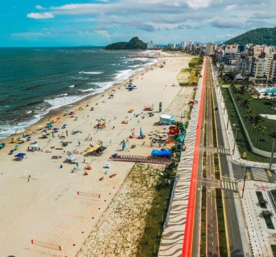 Apto na quadra do mar, ao lado do Sesc em Caiobá Apartment in State of Paraná
