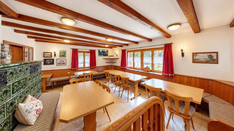 Banquet/Function facilities, Seating area
