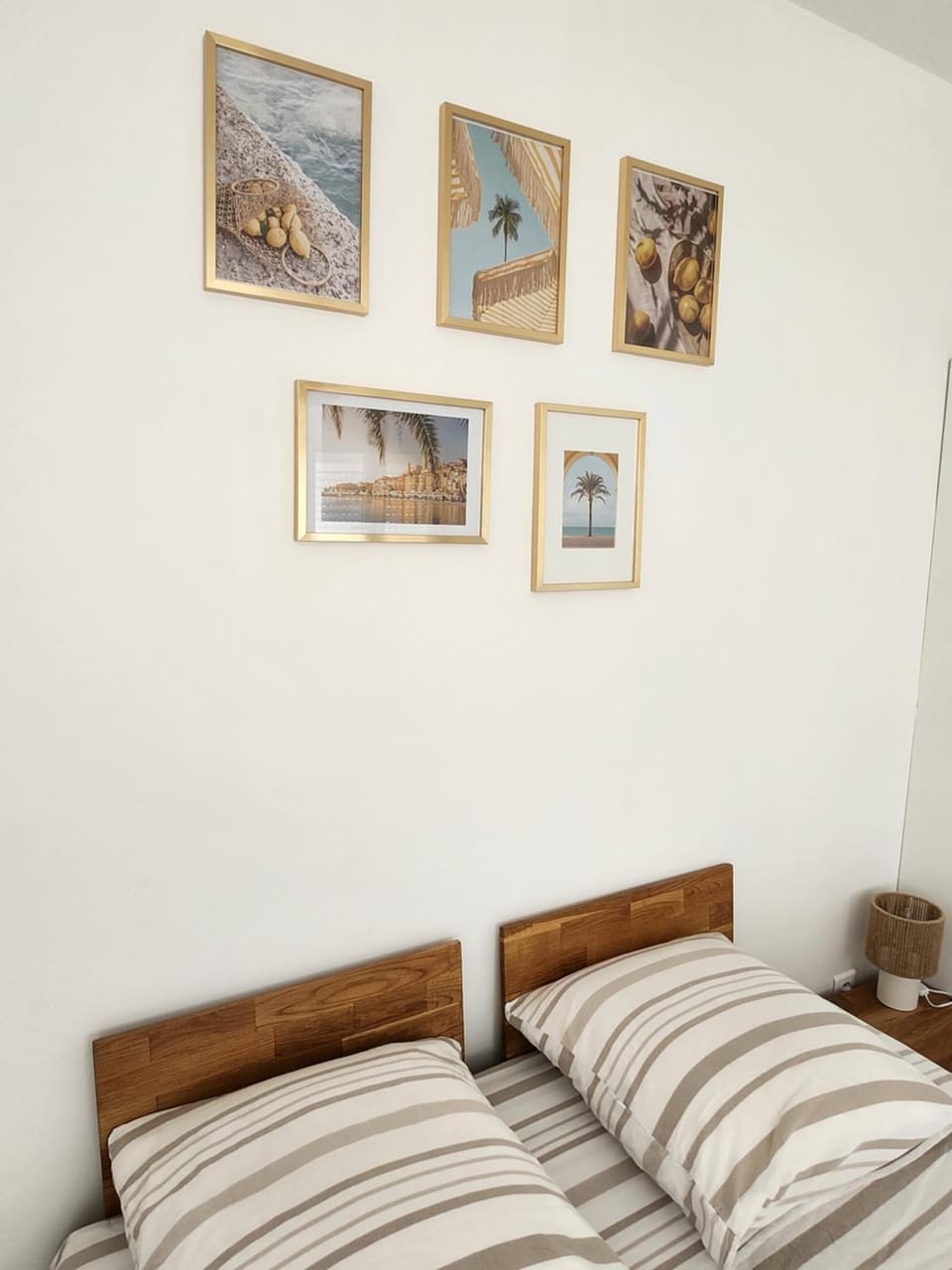 Pretty and comfortable outbuilding with swimming pool and garden House in Menton