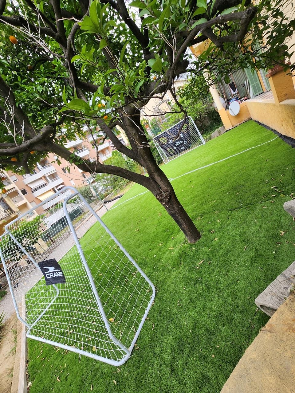 Pretty and comfortable outbuilding with swimming pool and garden House in Menton
