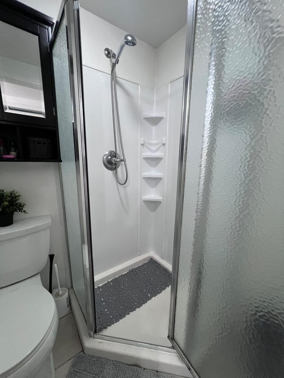 Cozy Suburb Studio - Private Entrance House in Everett
