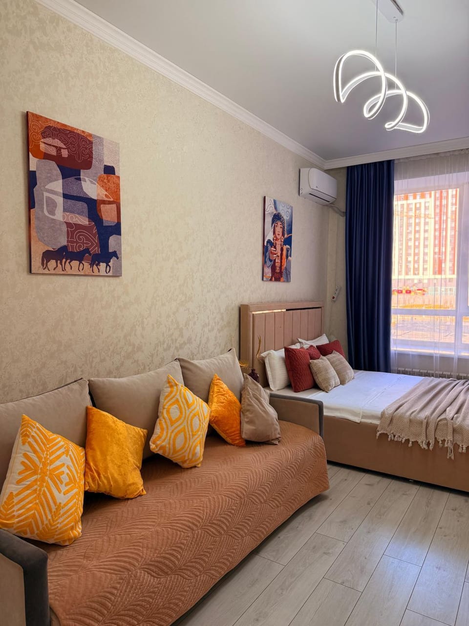 Bed, Living room, Photo of the whole room, Seating area, Bedroom