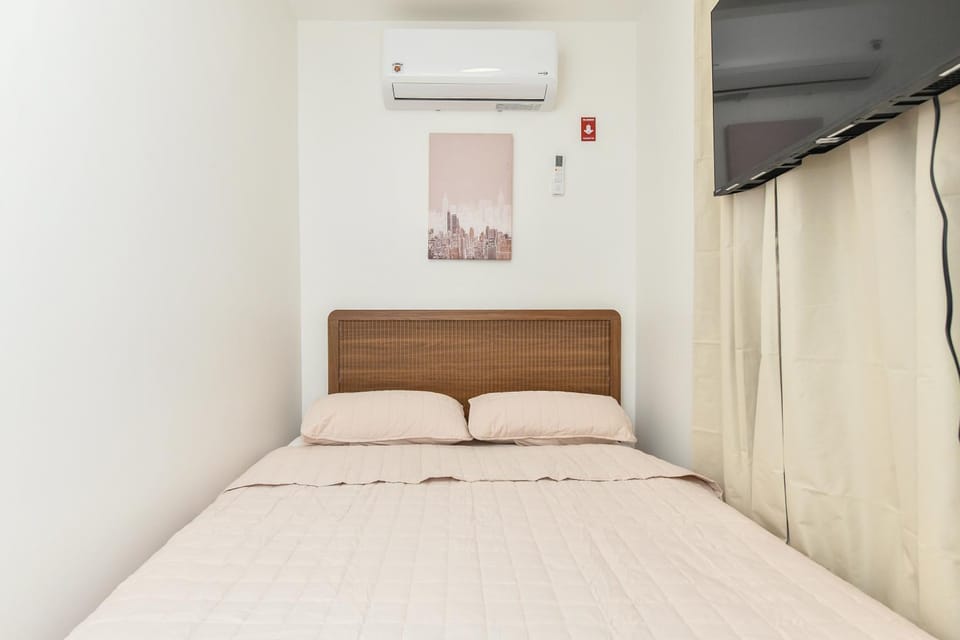 Authentic NYC 2BR Near Central Park Apartment in Upper West Side